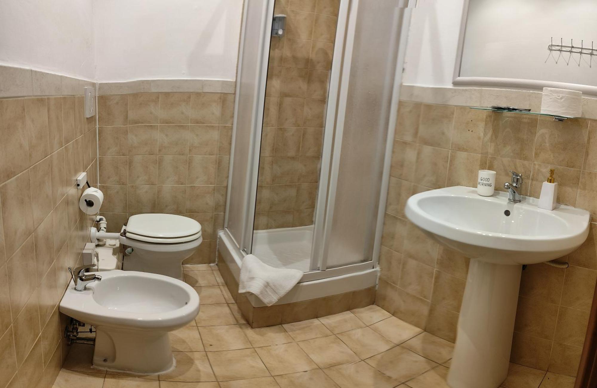 Vatican Rooms Metro Ottaviano Рим Екстер'єр фото